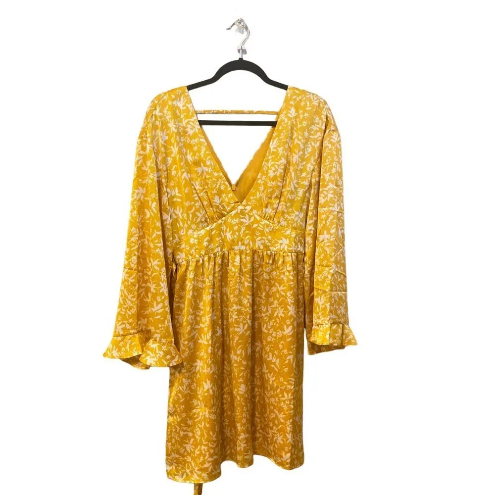 NWT BCBGMAXAZRIA Delilah Long Sleeve Dress, size Medium - Picture 2 of 12